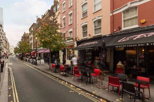 Picton Place, Mayfair: Street with café tables outside