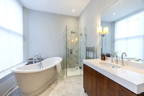 The Knightsbridge Apartments, Knightsbridge: Bathroom with freestanding bath and glass shower