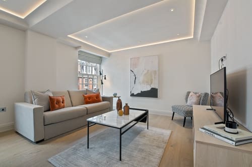 The Westminster Apartments, Victoria: Living room, photo 9