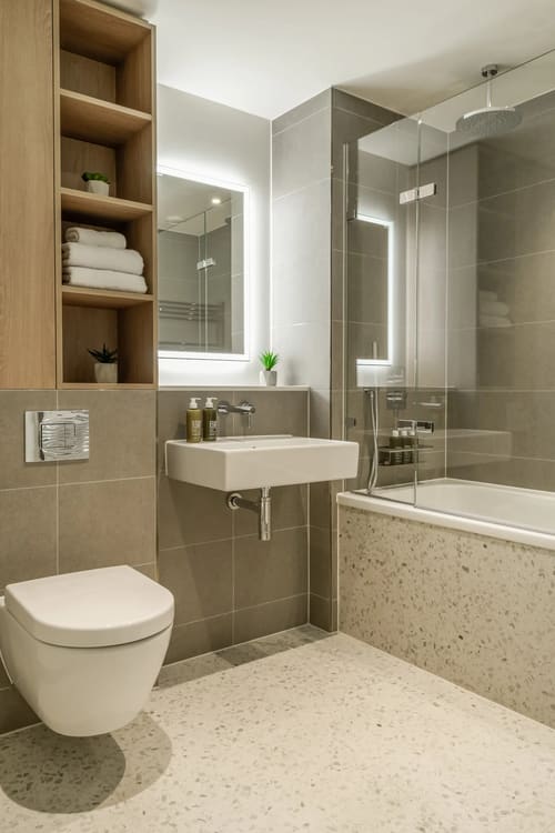 The Battersea Urban Rest Apartments, Battersea: Bedroom in a three-bedroom apartment, photo 6