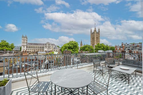 The Westminster Residences, Westminster: Roof terrace with round table and skyline view