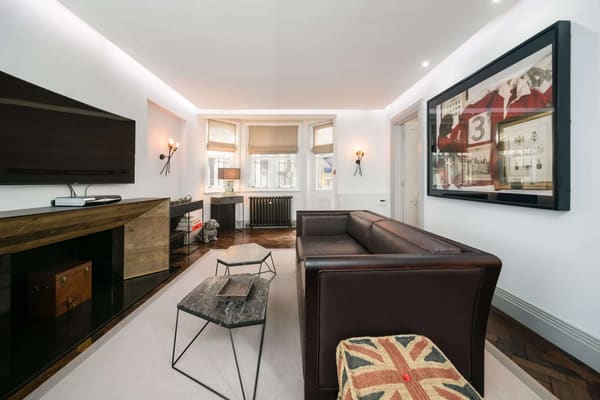 Prime Mayfair 1 bedroom no.4, W1K, serviced apartments in Mayfair