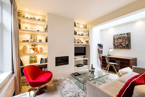 Secluded 2 bedroom Belgravia House, serviced apartments in Chelsea