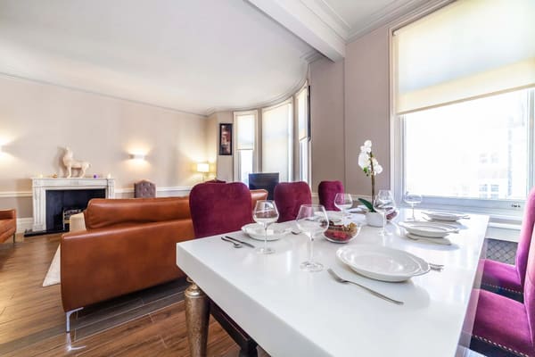 High-end 4-bedroom luxury apartment in W1K, serviced apartments in Mayfair