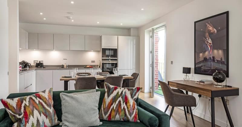 20 On Shoenix, Battersea: Kitchen and dining table behind a patterned sofa