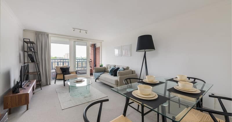 Chelsea Bright Spacious, Chelsea: Glass dining table beside grey sofa and armchair