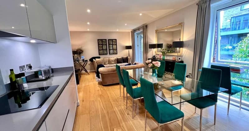 Fourteen On Danvers, Battersea: Kitchen and glass dining table with green chairs