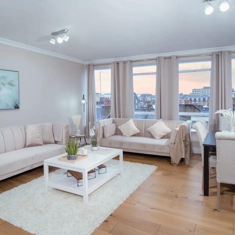 Crawford Place Apartments, Marylebone: Living room with corner sofa and dining table