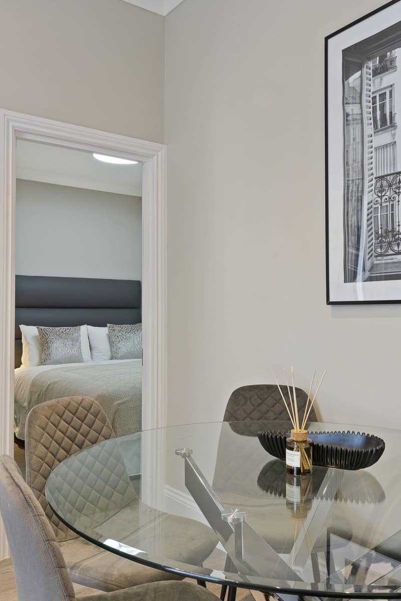 Cleveland Residences Paddington, Paddington: Dining table with flowers beside kitchen counter