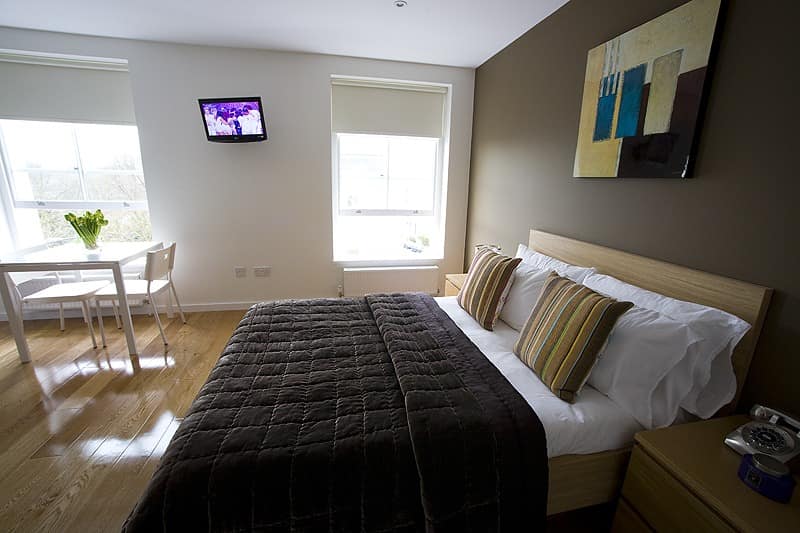 Concept Notting Hill Studios, Notting Hill: Studio with double bed and compact dining table