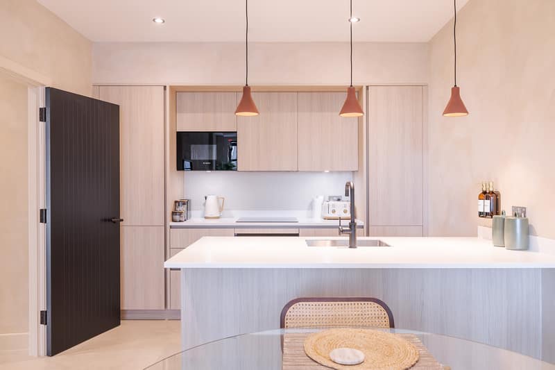 Noxley Fulham Two Bedroom Penthouse, Fulham: Kitchen island with seating and pendant lights