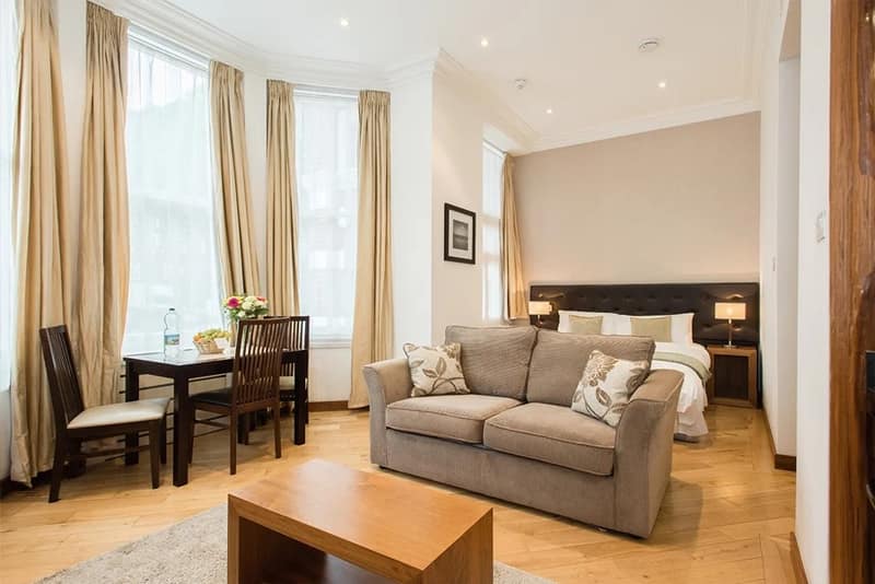 Presidential Kensington Apartments, Earl's Court: Sitting area with armchairs beside tall windows