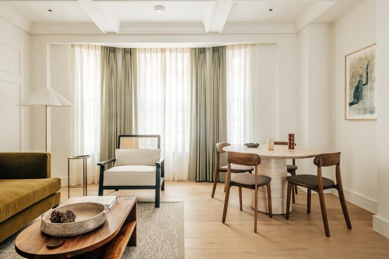 Apartment Five, Claridge House, Mayfair: Living room with seating and dining table